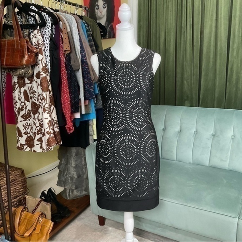 White House Black Market Black And White Sheath Dress Size 0